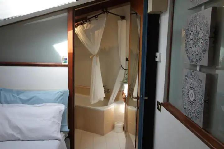 Accogliente Mansarda Nel Cuore Dell Antica Livorno Apartment Exterior photo