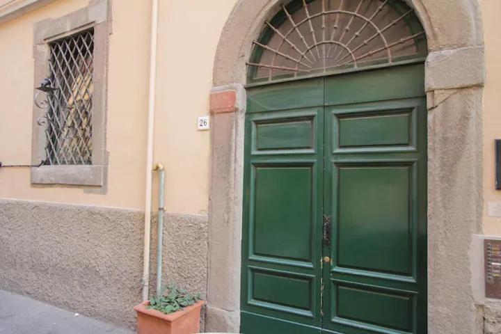 Accogliente Mansarda Nel Cuore Dell Antica Livorno Apartment Exterior photo
